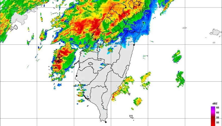 快訊/下班記得帶傘！鋒面來襲颳風打雷　9縣市民眾謹防大雨