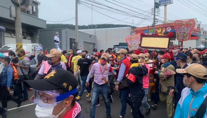暴力零容忍！中市警防大甲媽遶境衝突　呼籲信徒「不搶轎、不摸轎、不鑽轎」