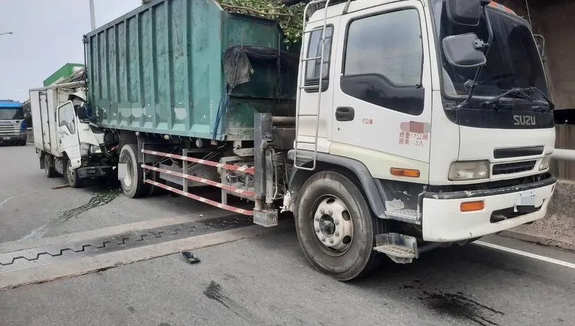 台88線大發交流道死亡車禍！　小貨車追撞前車駕駛送醫不治