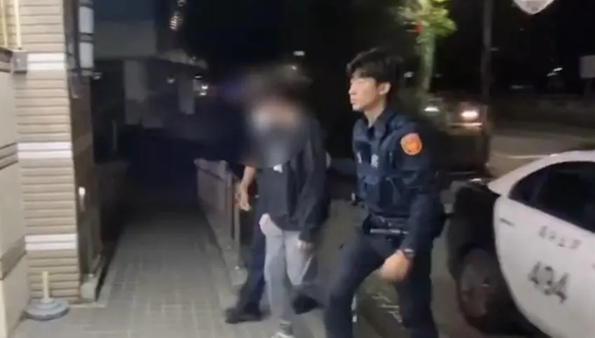 街頭穿黑絲女裝露鳥嚇熟女　變態男騎機車逃逸露餡遭逮