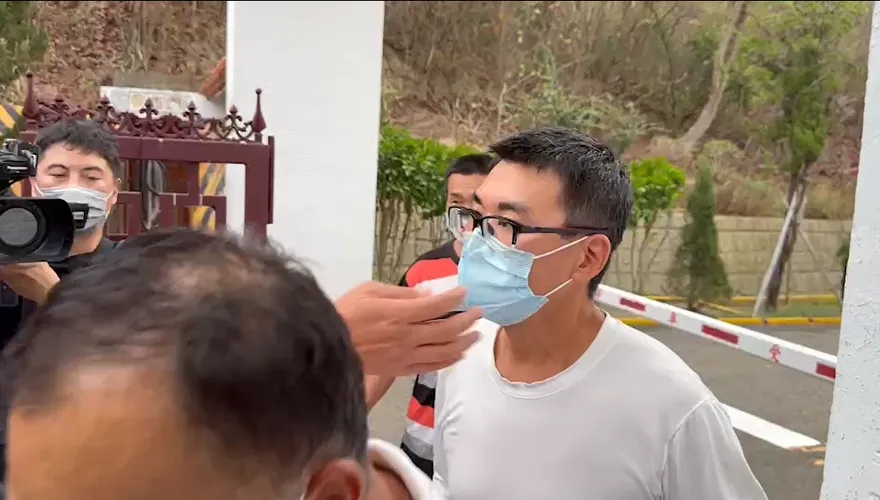影/扁女婿內線交易入監成農夫！趙建銘「瘦一圈」出獄急上車回家吃麵線