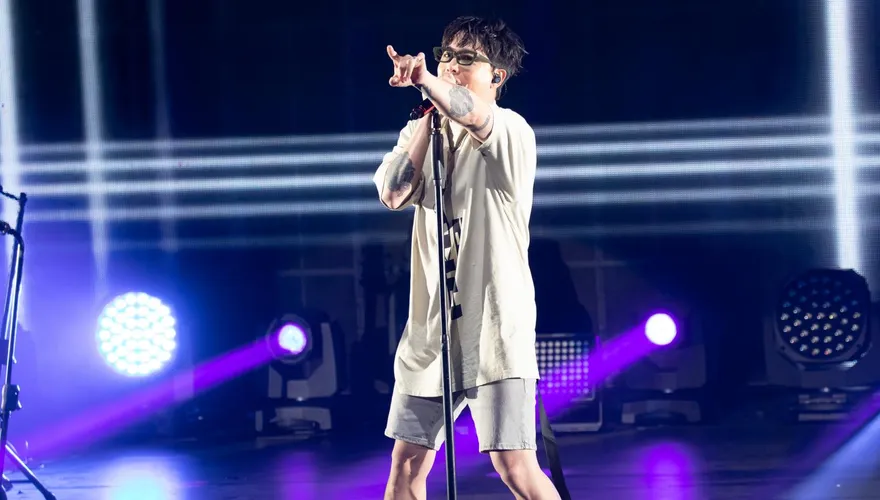 睽違5年！FTIsland重現經典「到南部弄假牙」　李洪基坦言「有遺憾」向粉絲道歉！