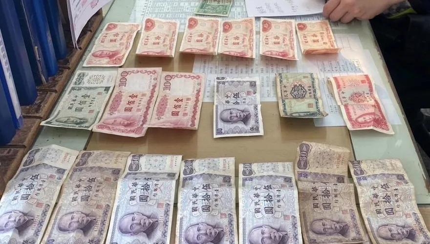 過路財神！清潔隊清運家具上次撿到金飾　這次夾帶「絕版鈔」