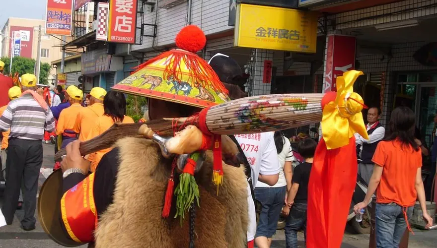 大甲媽遶境/開隊先鋒「報馬仔」20配件藏玄機　反穿羊襖特別暖