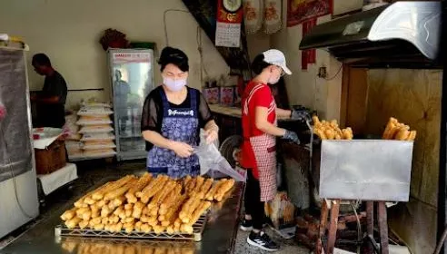台南「百年油條」熄燈！多家小吃名店合作中止　老闆無藏私願開班