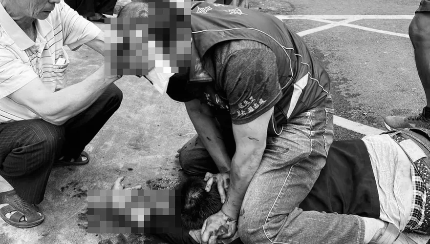 快訊/高雄街頭喋血！退休刑警里長遭攻擊爆頭濺血　負傷壓制活逮1人
