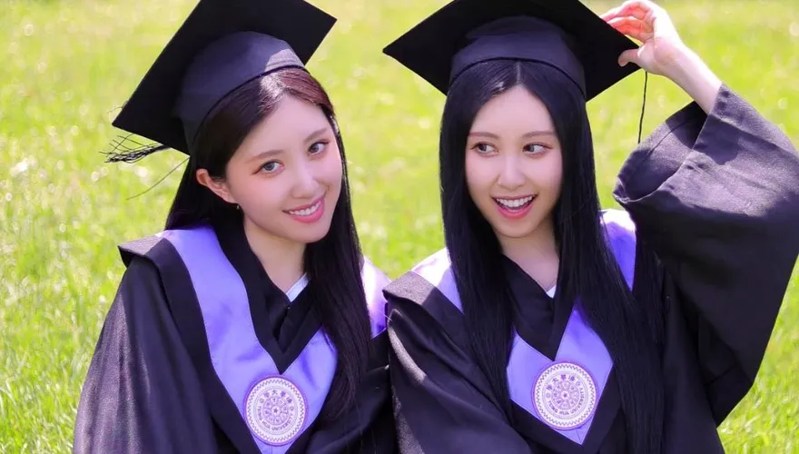 台灣最美學霸雙胞胎！Sandy＆Mandy清大學士服、私服照一次曝光