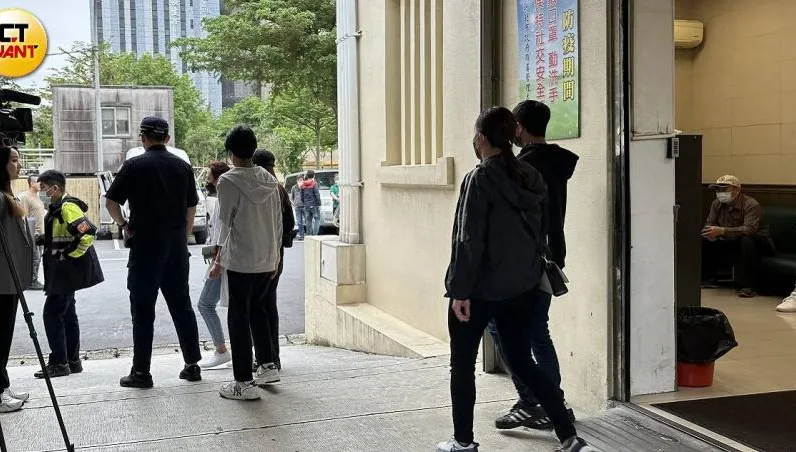少女交疊陳屍摩鐵樓梯　家屬陪同解剖痛哭失聲