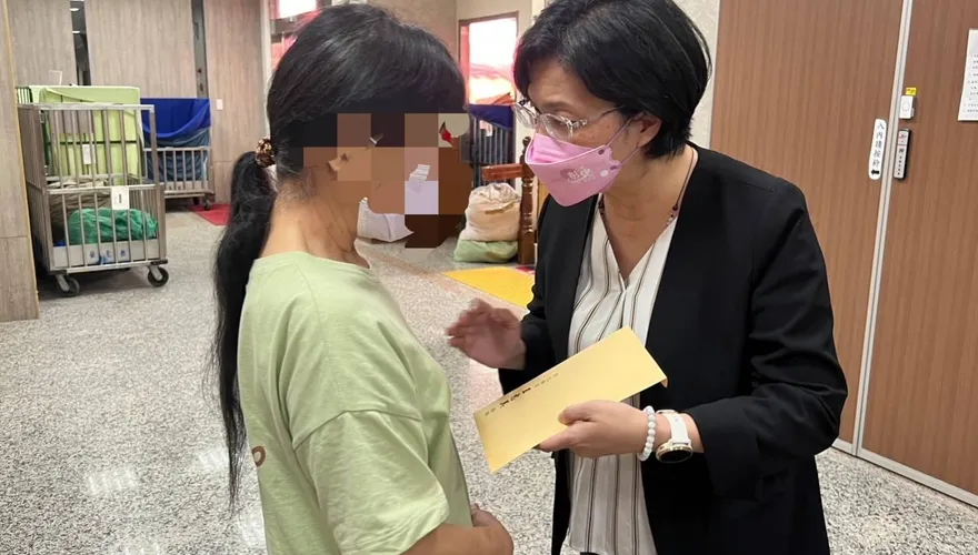 聯華食品彰化廠火警釀7死　王惠美連奔3醫院關懷家屬致慰問金