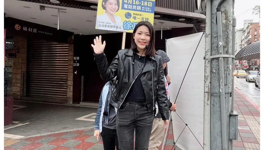 許淑華槓徐巧芯議會缺席慘了！「1張照片」讓網眼尖揪「1細節」驚：臉被打腫
