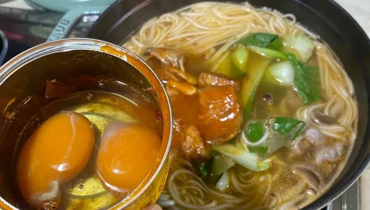 颱風天必吃「經典鯖魚麵」！她神還原完整作法　鄉民狂讚：小時候的愛