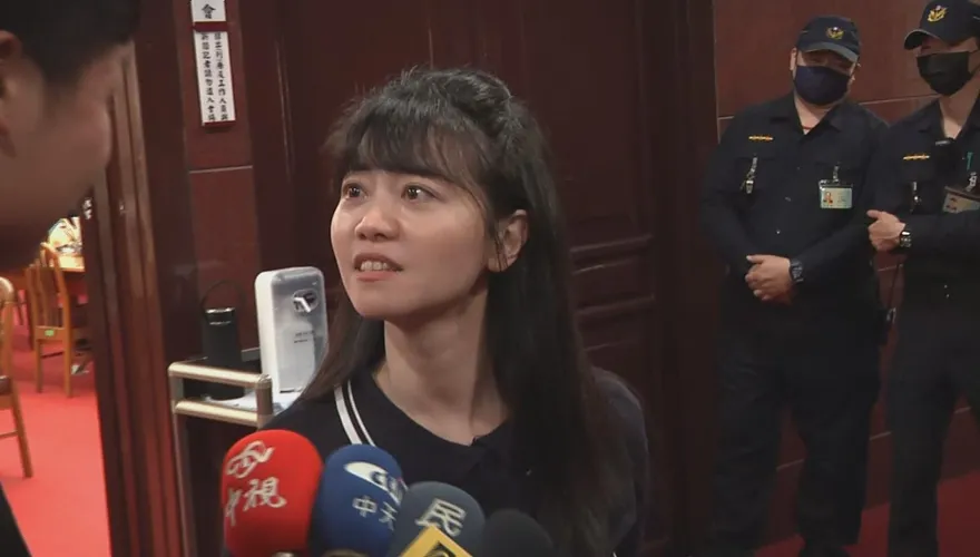 綠營密謀「除瑜」行動？！　高嘉瑜眼睛「瞪」大了