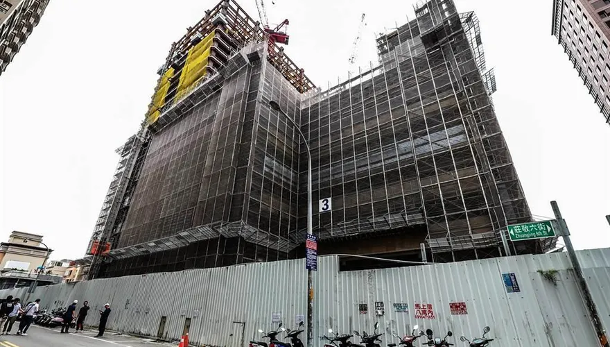 非電影情節！竹北建案道路5度塌陷引居民恐慌　楊文科：勒令停工