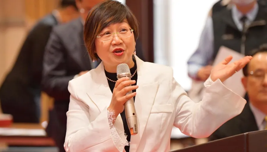 前民進黨副秘書長徐佳青遭爆「性騷吃案」！王鴻薇：受害者控施壓喬案