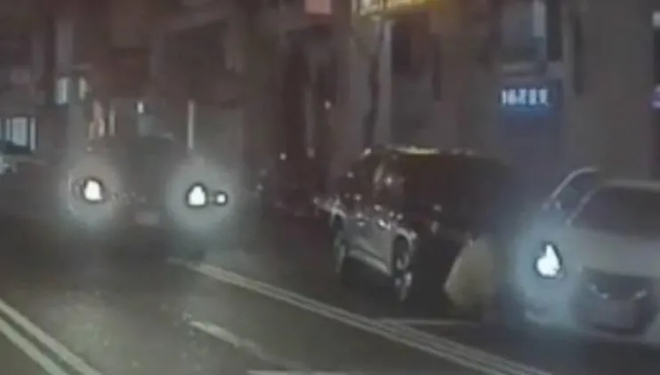 影/毒梟催油門撞警企圖逃跑　台中勇警破車窗街頭逮人送辦