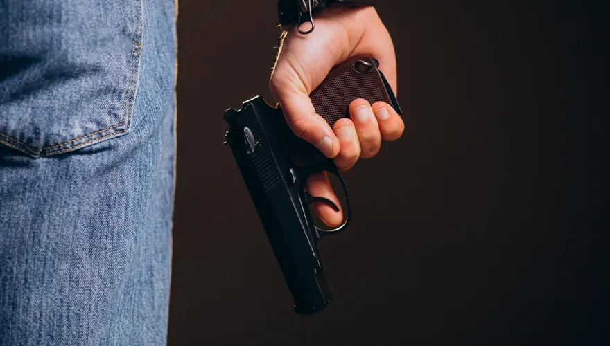 快訊/新北八里發生槍擊案！1男中彈拒絕就醫