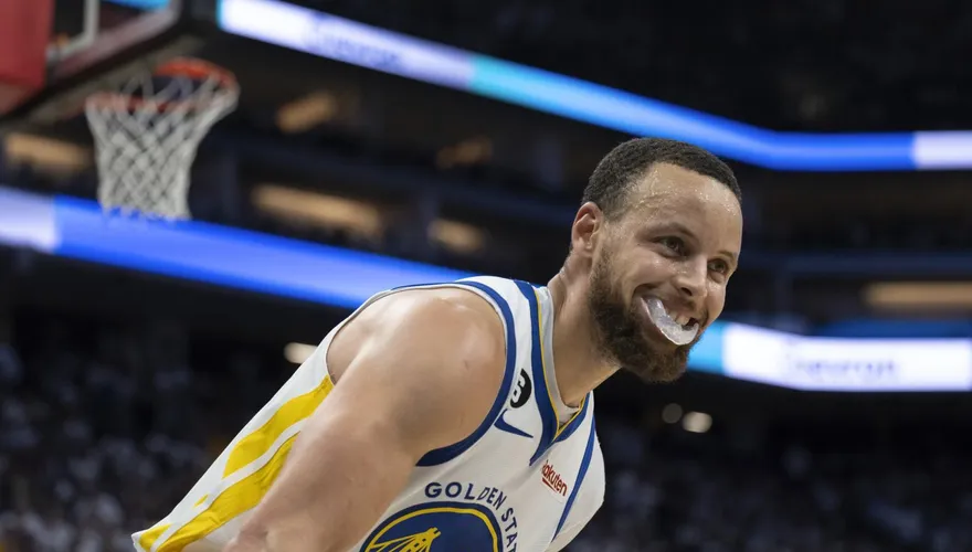 NBA史上最佳控衛是誰？柯瑞霸氣點名：我和魔術強森