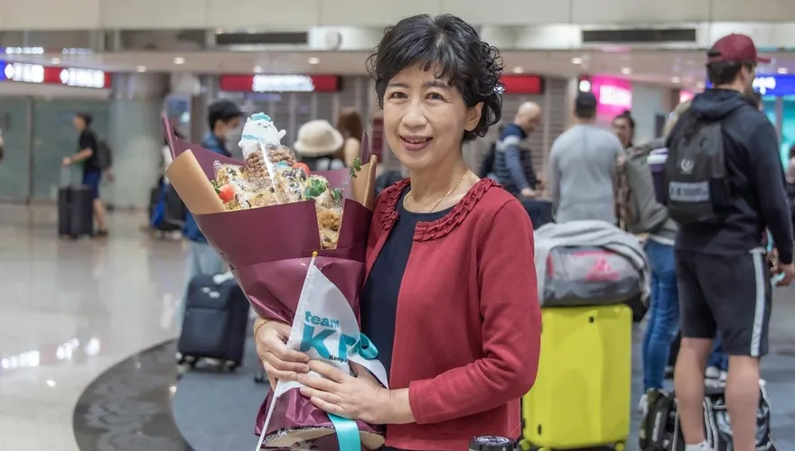 柯文哲最強女戰神出手！叛徒變網軍　陳佩琪秀6年前單據「20萬元買攝影器材」