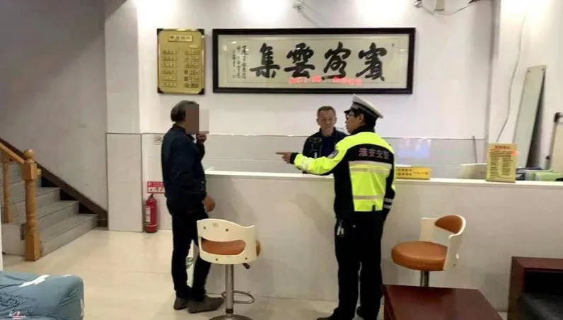 休息站上完廁所驚見客運開走　天兵男沿高速「狂追2公里」結果冏了