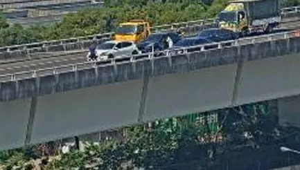 快訊/國1林口交流道「4車追撞」！現場畫面曝光