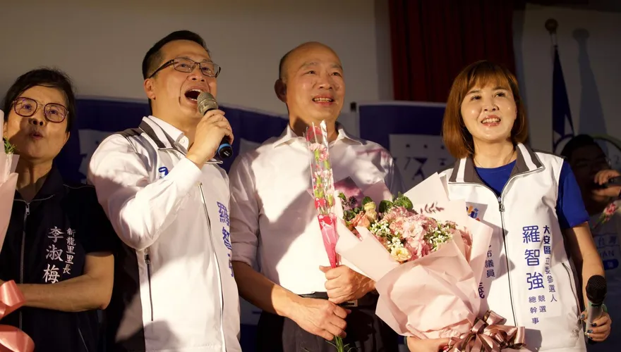 韓流旋風再起！站台羅智強金句連發　獻唱金曲台下大喊：韓國瑜我愛你