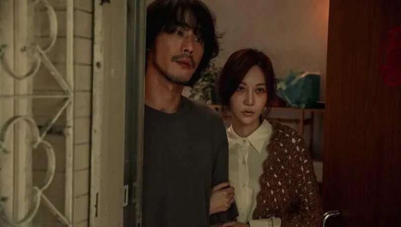 曾莞婷新片撲倒黃騰浩！爆床戲過激「不小心露點」敬業喊：放心用