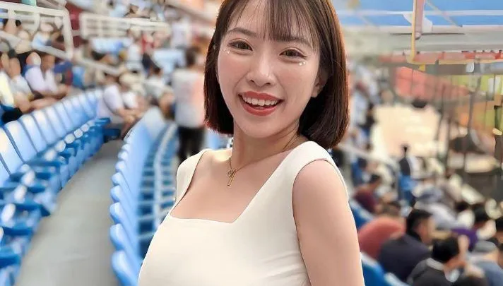 影/「二壘妹」開心朝聖李多慧！球場「1舉動」挨轟噁心　本人無奈發聲了