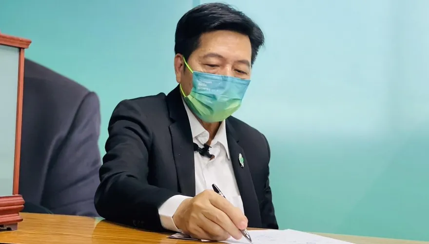 鄭寶清太太走斑馬線遭撞！「飛出監視器外」傷勢嚴重　當場斷腿一度意識不清