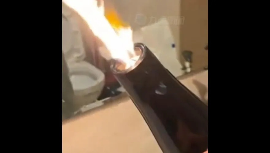 影/飯店吹風機大爆走！秒變打火機「吹7cm高火焰」　網笑瘋：它搞錯了自己的工作