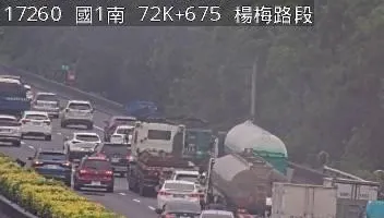 快訊/國1北上楊梅路段驚傳4車追撞　後方車流紫爆回堵約5公里