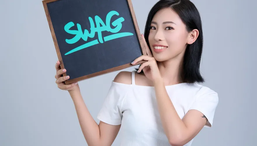 前八軍團正妹輔導長簽了！SWAG處女秀時間公開　驚喜連動大咖網紅