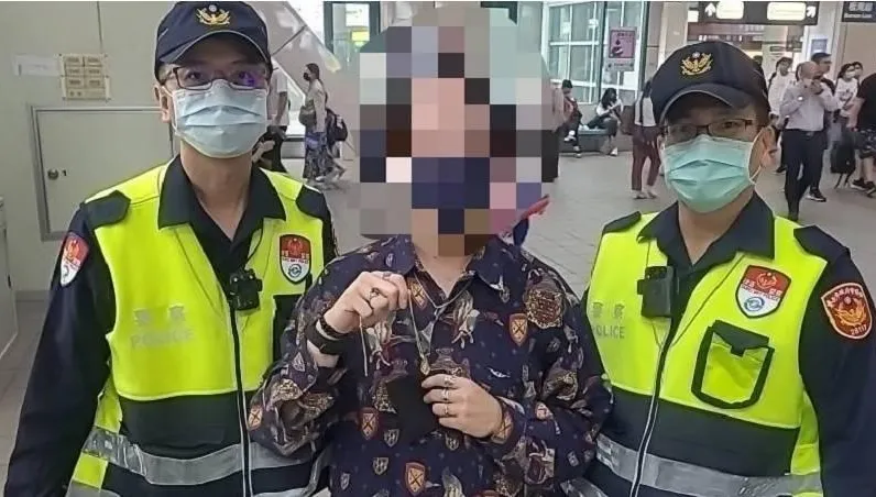 阿嬤「掉鍊子」超慌！捷警隊地毯搜索尋獲竟是「傳家寶」金項鍊