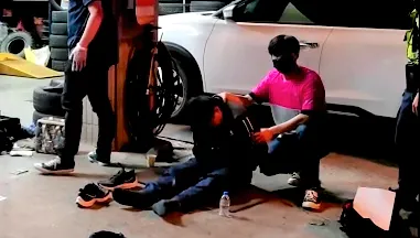 影/電影情節真實上演！超猛少年阿sir「大拇指卡板機」　1秒制伏持槍通緝犯