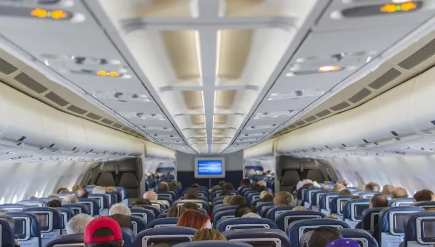 旅客機上喝水遭燙傷！WHO：少吃、喝熱的　超過65度罹食道癌機率大增