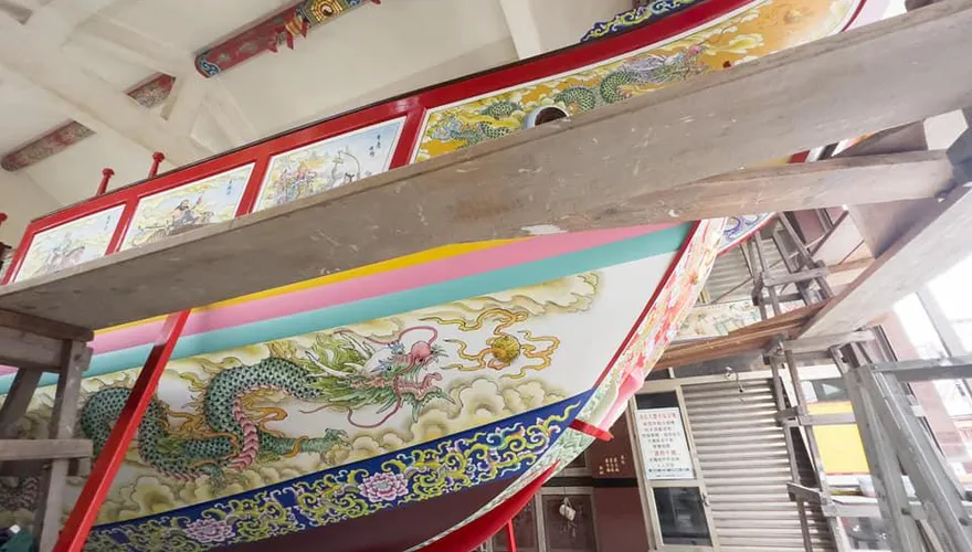 離奇！東港東隆宮「王船船舵突增2吋」　神明託夢師傅：要怎麼開船