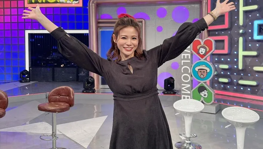 蘿莉塔頂圓球搭機！放倒椅背「遭用力拍打」　後座乘客2行為網全怒了