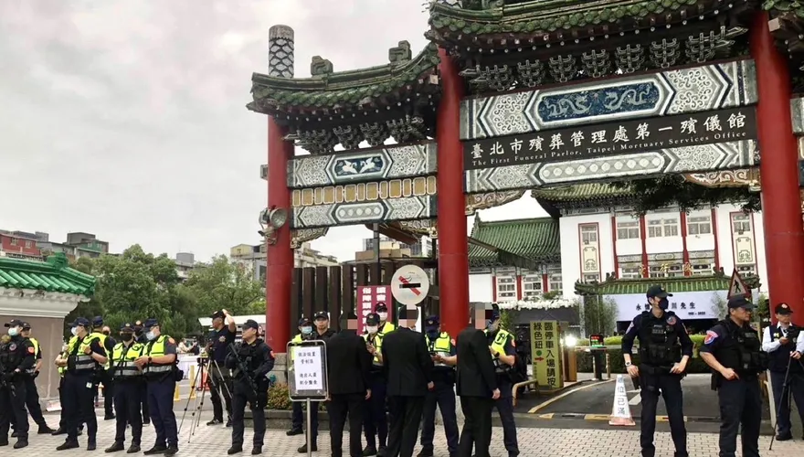 快訊/竹聯副幫主程大川告別式！千人低調送行　北市300警強勢盤查
