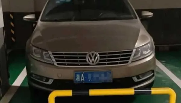 惡鄰霸占停車位數月拒挪車...還要「看購買證明」　女子反制直接焊死逼對方求饒