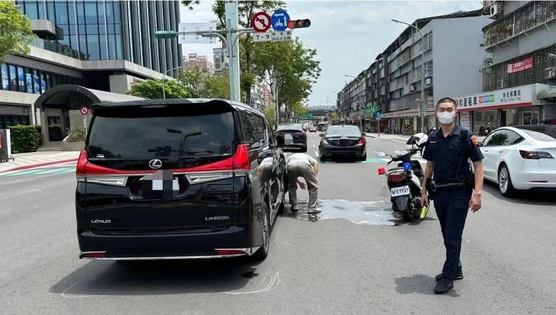 蛇行、驟停被A！找議員開記者會罵警察　新北警公佈紀錄器反制