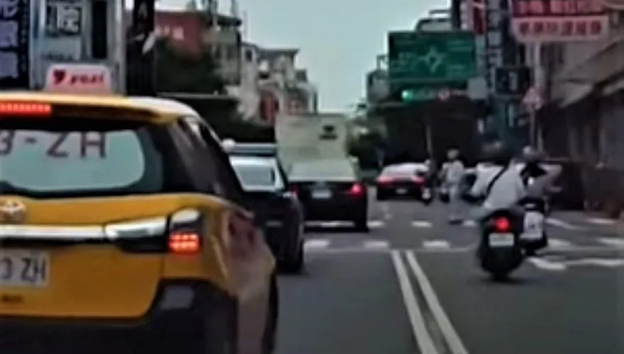 台南女童才剛枉死！警車被直擊「未禮讓行人」　他怒批「大執法是笑話」