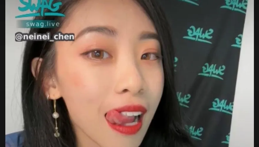 輔導長「內內」SWAG直播處女秀！網敲碗合作鄧佳華　驚呼：我真的不行
