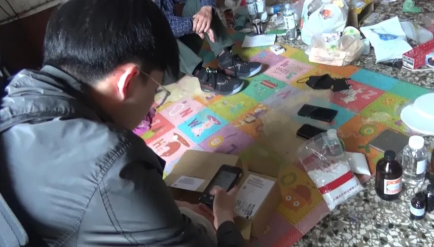影/父子檔聯手撈金！中市警破門查獲家庭製毒廠