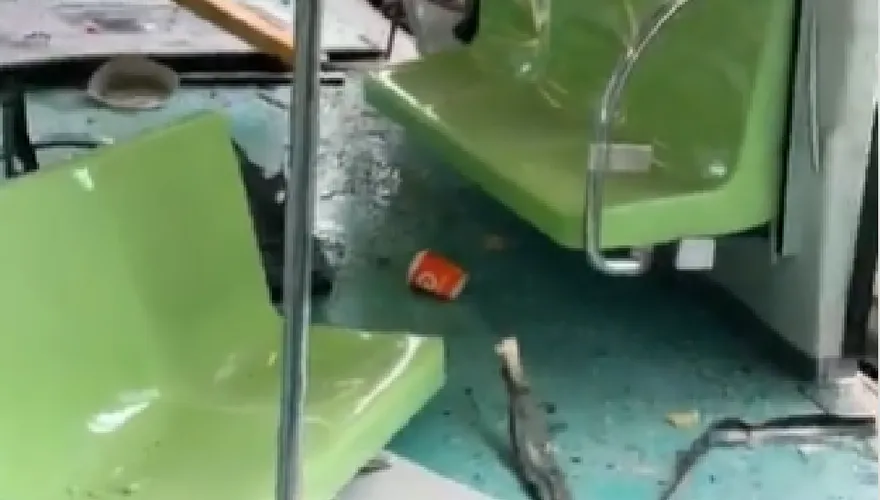 影/怵目驚心！旅客分享台中捷運第一手畫面　車廂內如災難片現場