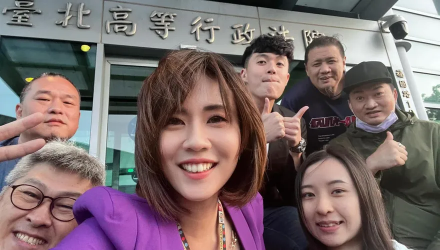 中天告NCC關台勝訴「辣妻主播一度哭出來」！主播群報喜粉絲狂嗨