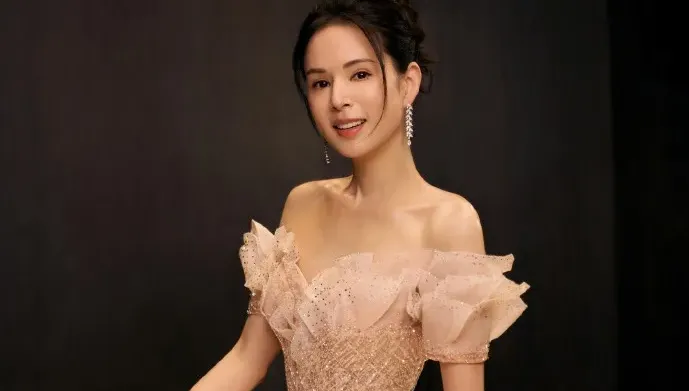 「最美小龍女」驚罹怪病！臉頰「凸起2腫塊」　李若彤悲吐原因