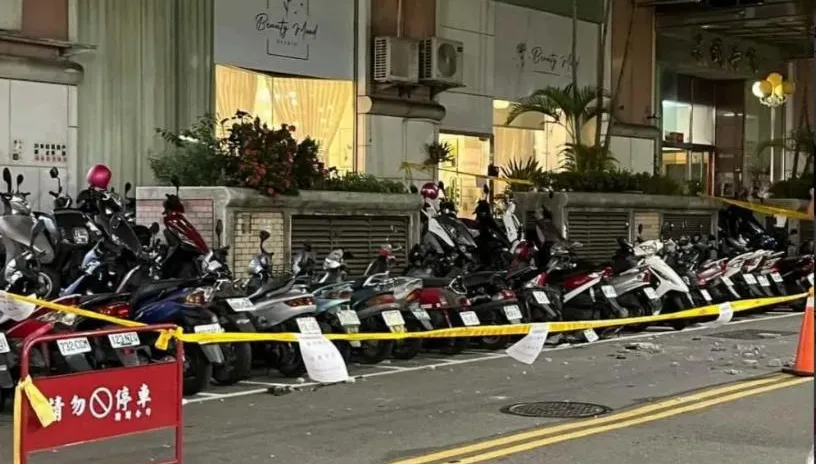 影/又是「從天而降」嚇壞民眾！台中大樓下「瓷磚雨」　路邊車輛慘遭波及