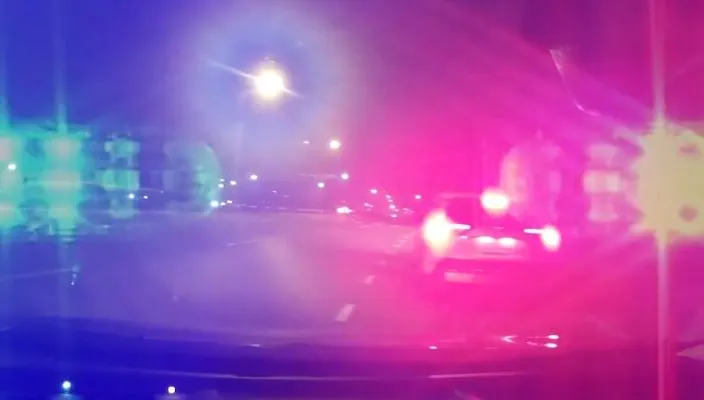 影/溫馨的母親節！他深夜攔警車「媽媽身體不舒服」　阿sir開道護送醫院