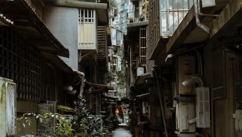 離譜！松山婦找「無人透天」換鎖出租月收2萬　4個月水費飆漲！屋主才知