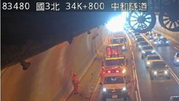 快訊/上班時間「紫爆」！國3北向大客車與自小客車追撞　時速僅剩12公里
