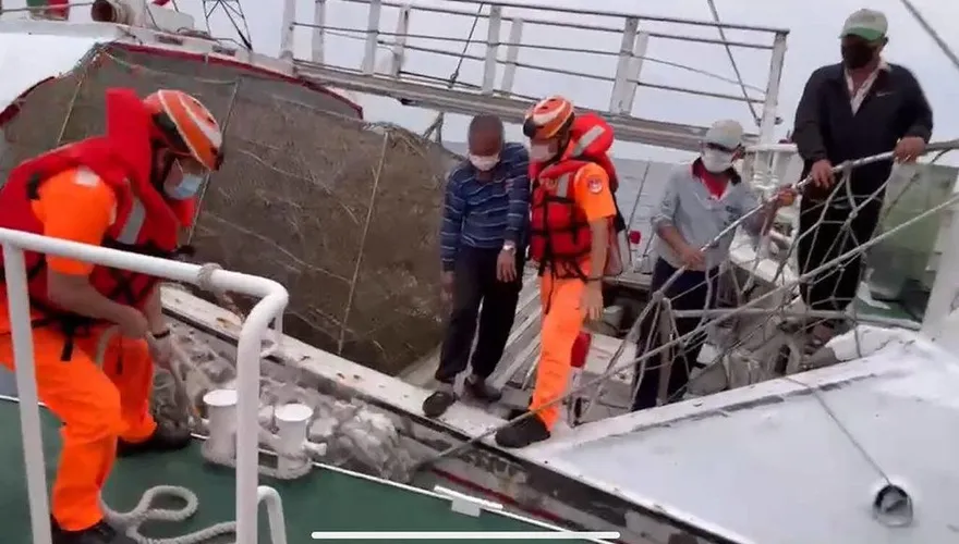 船員捕魚「手脫臼」痛到受不了　澎湖海巡駕艇馳援送醫